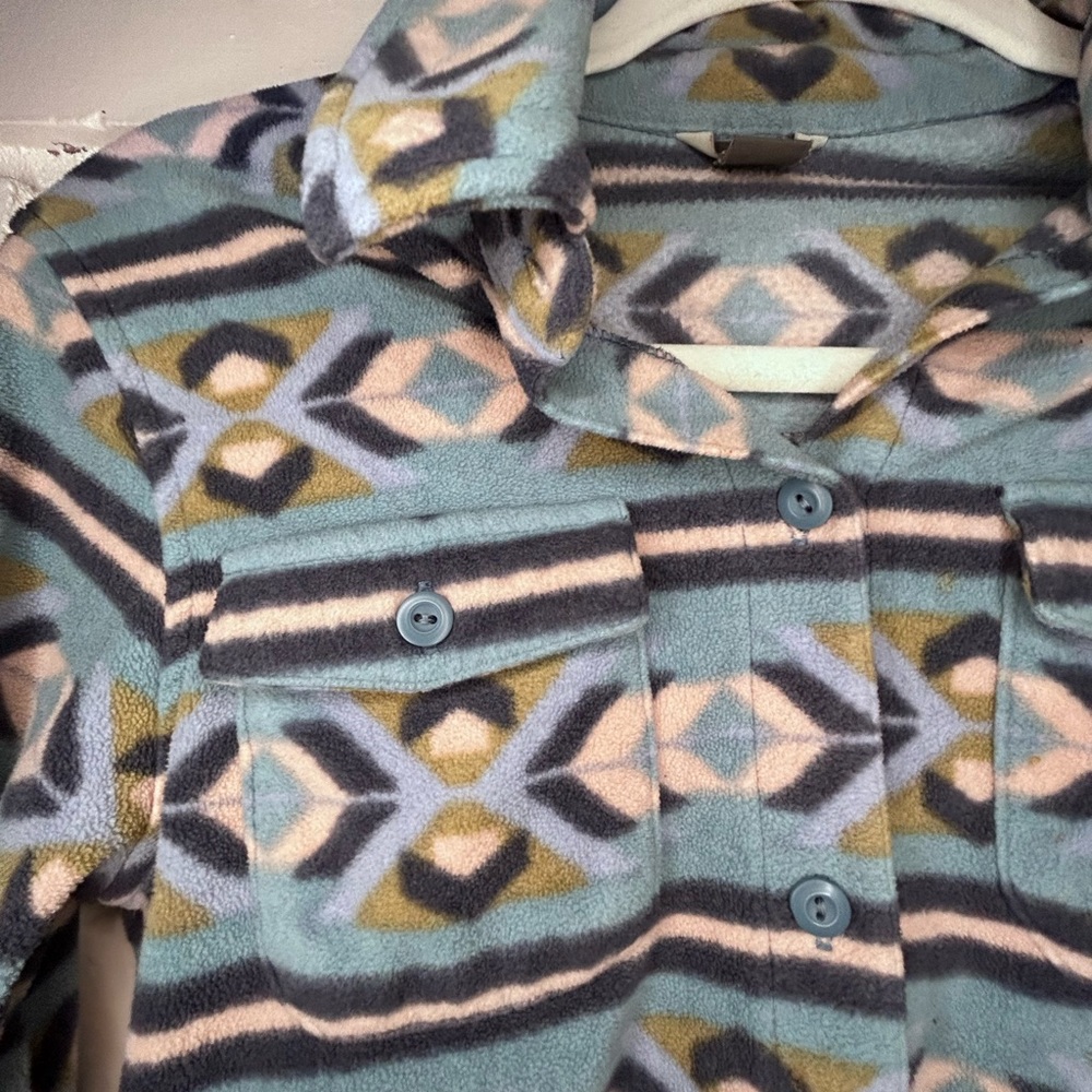 Eddie Bauer- Fleece button-up patterned shirt. Size: XS Condition: Like New